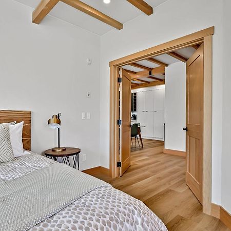 Ravens Crest Lodge - Stunning Views Perfectly Located On Main Street Канмор Екстериор снимка