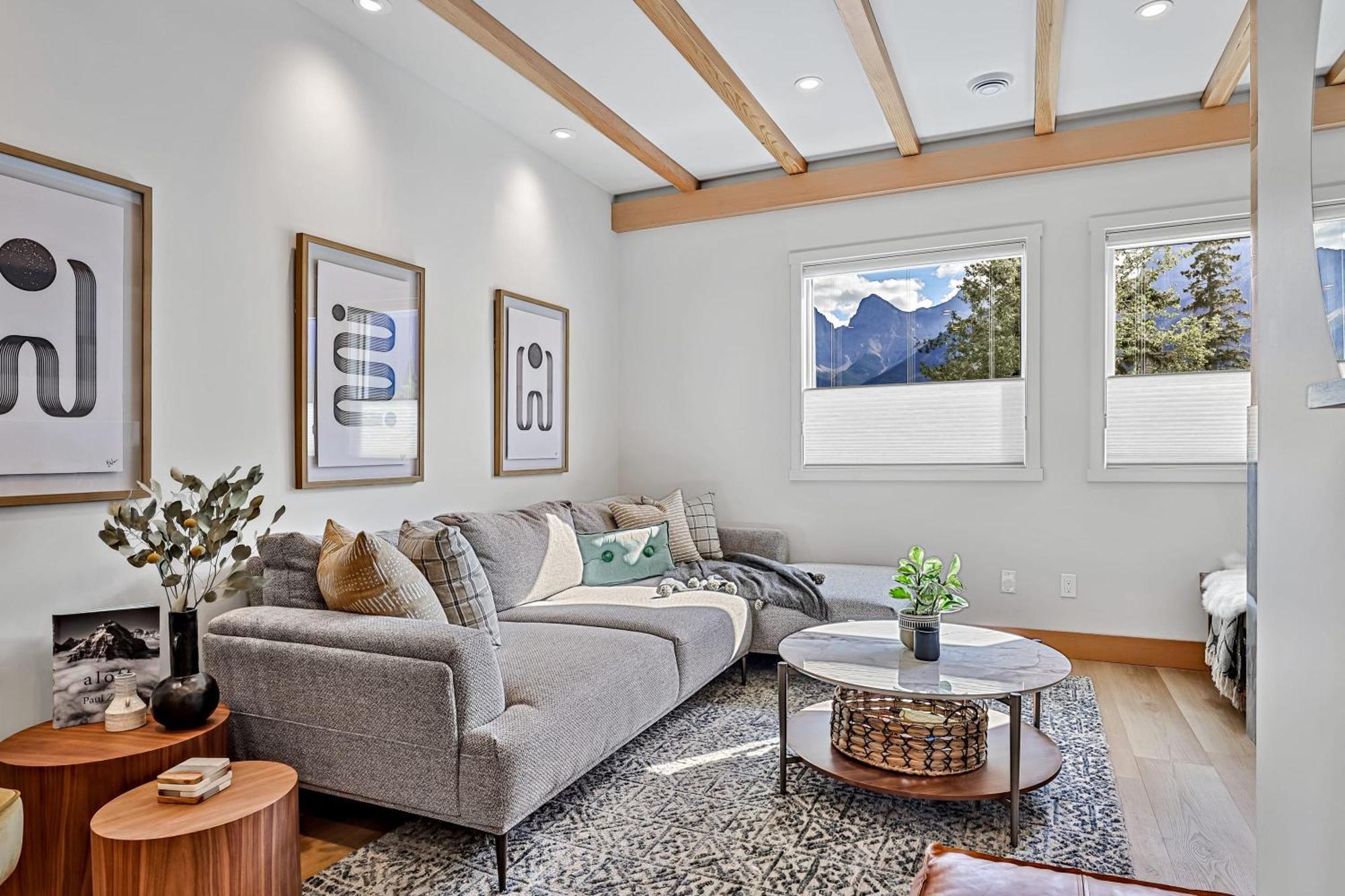 Ravens Crest Lodge - Stunning Views Perfectly Located On Main Street Канмор Екстериор снимка